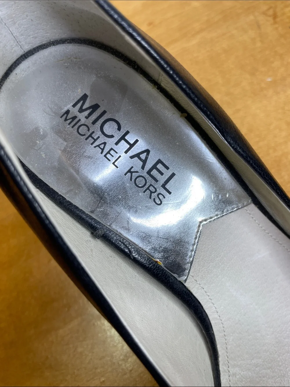 MICHAEL Michael Kors classic pointed